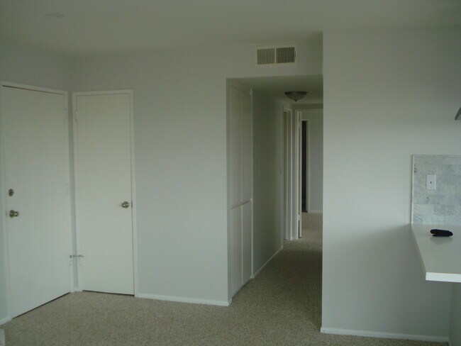 Building Photo - OCEAN VIEW 2 BDRM 2 BA CONDO FOR LEASE