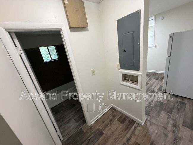 Building Photo - 1206 Sholar Ave