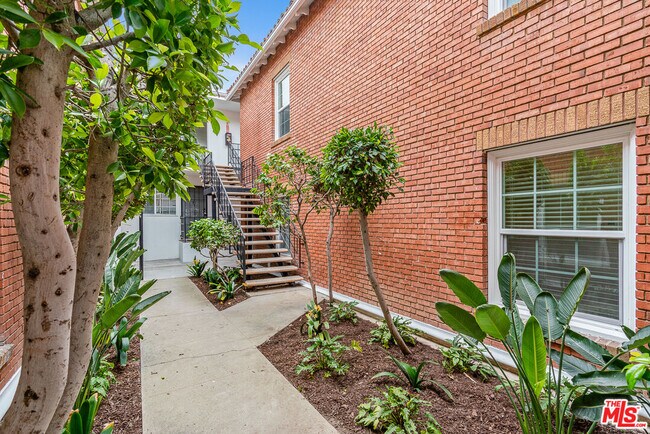 Building Photo - 144 N Swall Dr