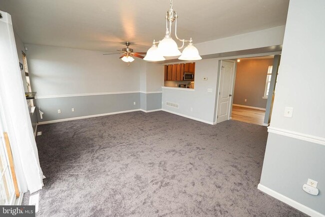 Building Photo - 641 Rosemary Dr