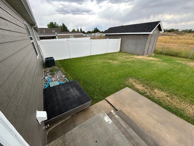 Building Photo - 220 Riverwood Dr