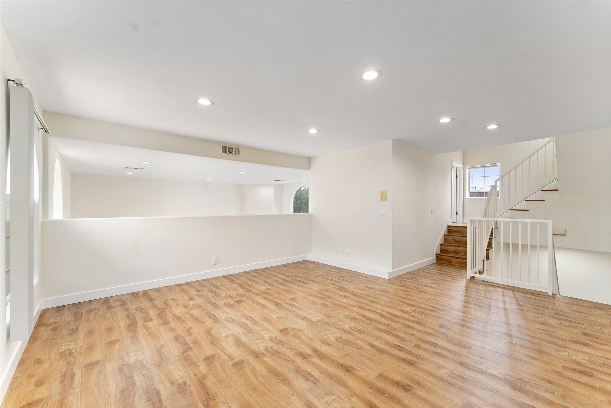 Building Photo - 1338 Yale St