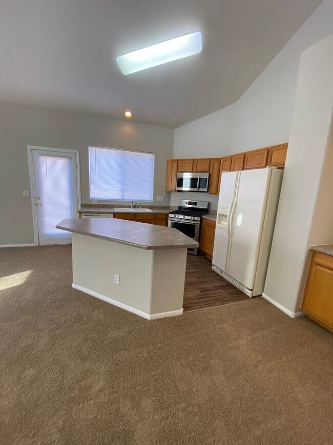 Building Photo - AMERICANA Property Mgmt - Freshly remodele...