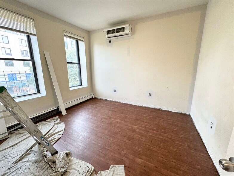 Building Photo - 13 Ruggles St