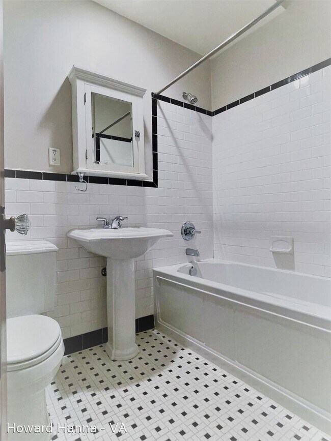 Building Photo - 2 br, 1 bath House - 1411 Colonial Avenue #B4