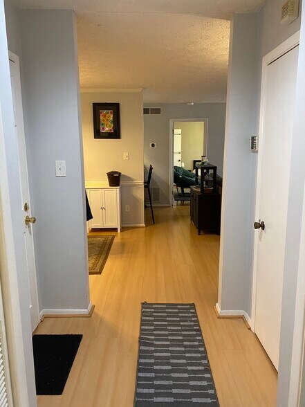 Entry Way - 701 Tuxworth Cir