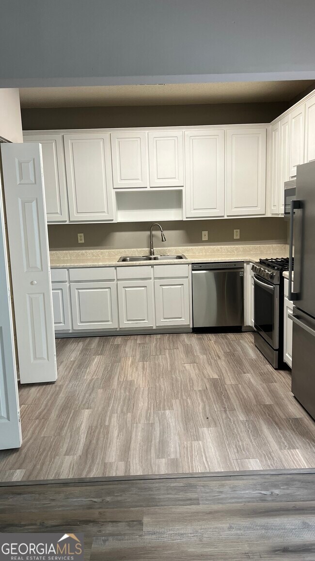 Building Photo - 4932 Antelope Cove