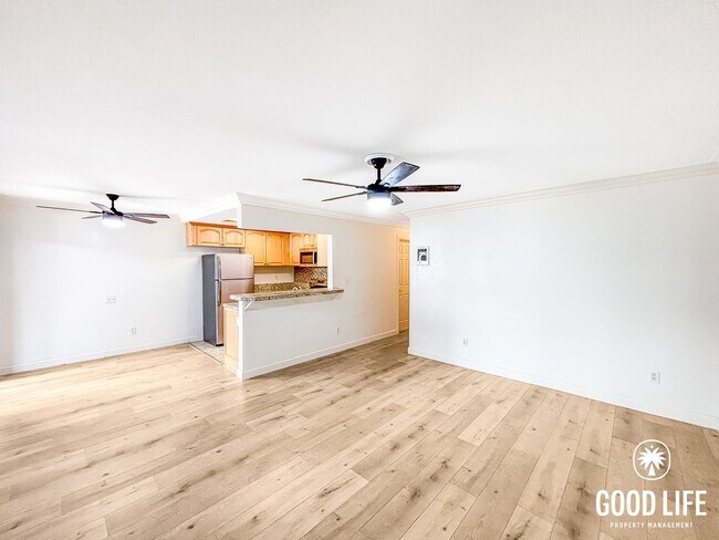 Building Photo - SD: Bright 2BD/2BA Condo in Golden Hill with In-Unit Laundry & Tandem Parking