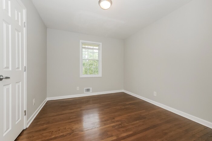 Building Photo - 195 Greenway Dr