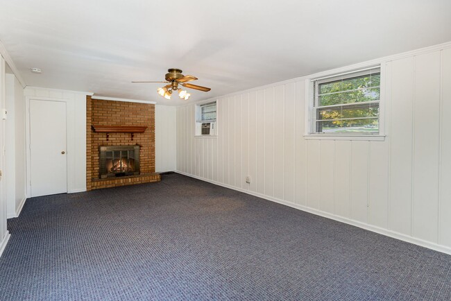 Building Photo - Affordable in Oak Hill/Green Hills - Now Available!