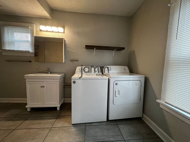 Building Photo - 2602 Vega Ave