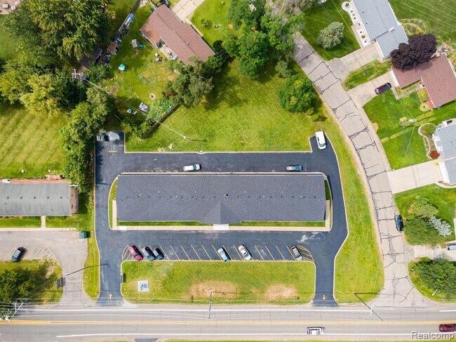 Building Photo - 2475 S Commerce Rd