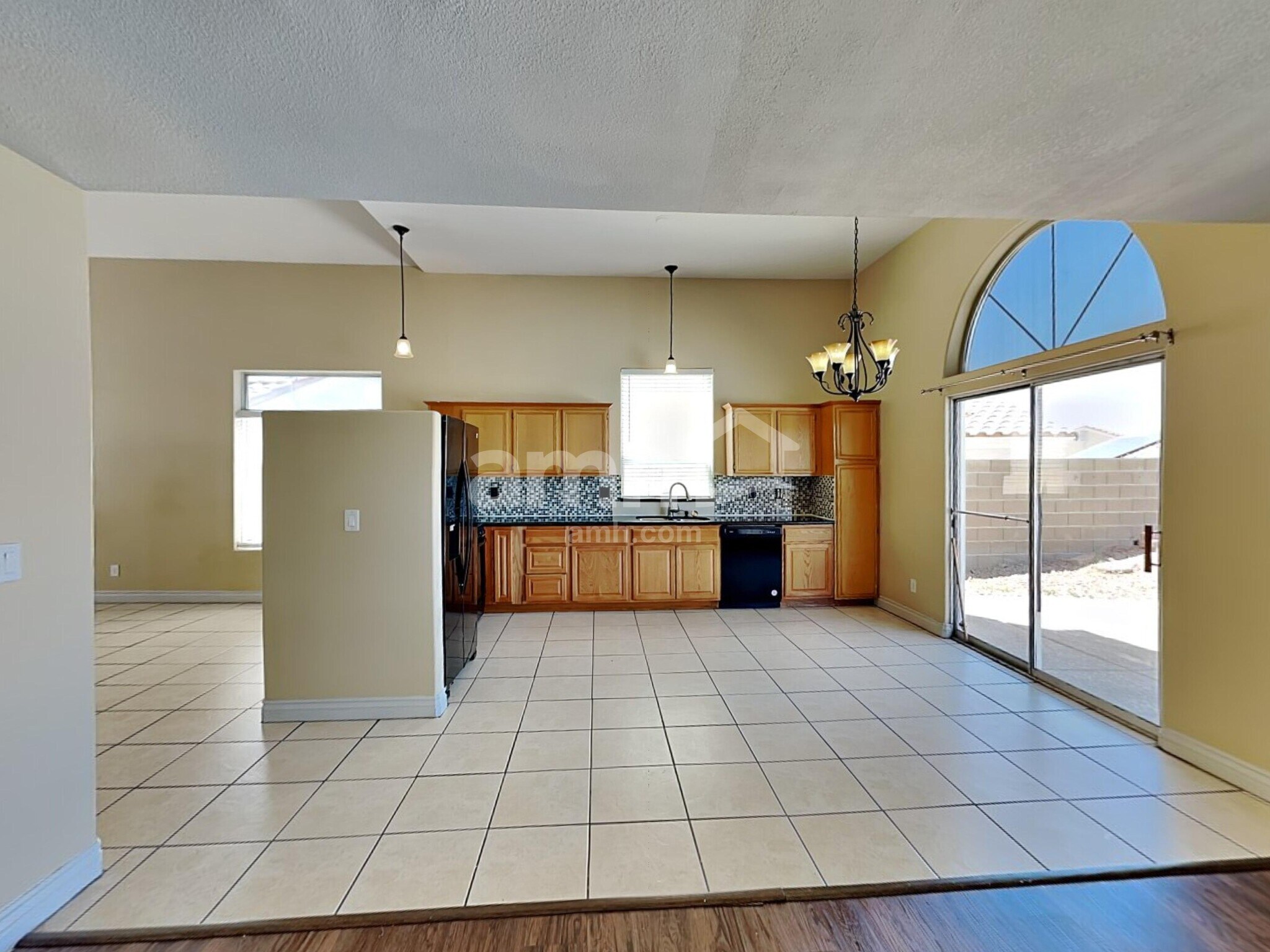 Building Photo - 203 Mariposa Way