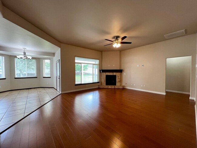 Building Photo - Home in West Valley with garage & back yard!