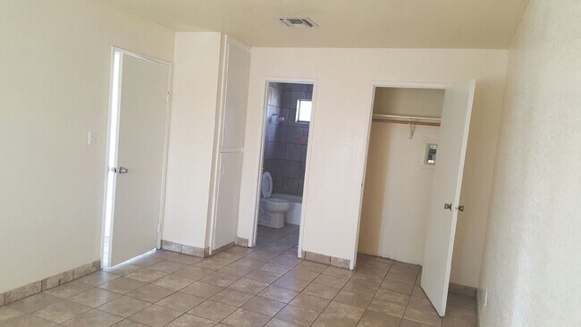 Building Photo - 1000 Miller St