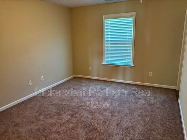 Building Photo - 5982 Ivy Ridge Dr