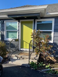 Building Photo - Spacious Private 1BR 4-plex Courtyard Gree...