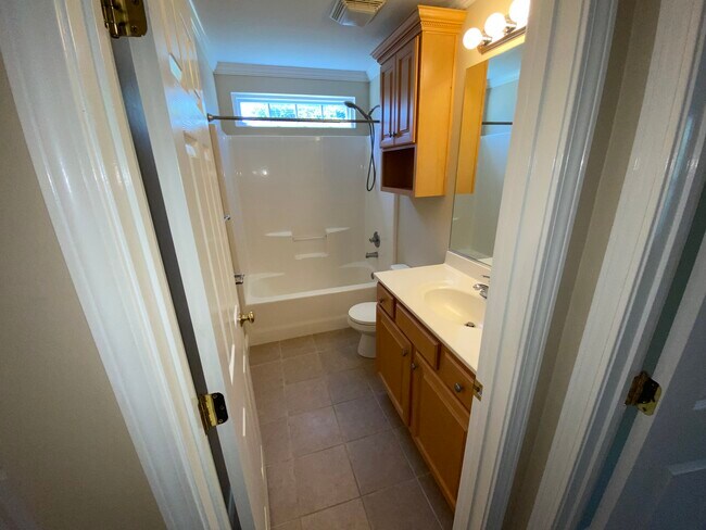 Building Photo - 100 Savannah Meadows Dr