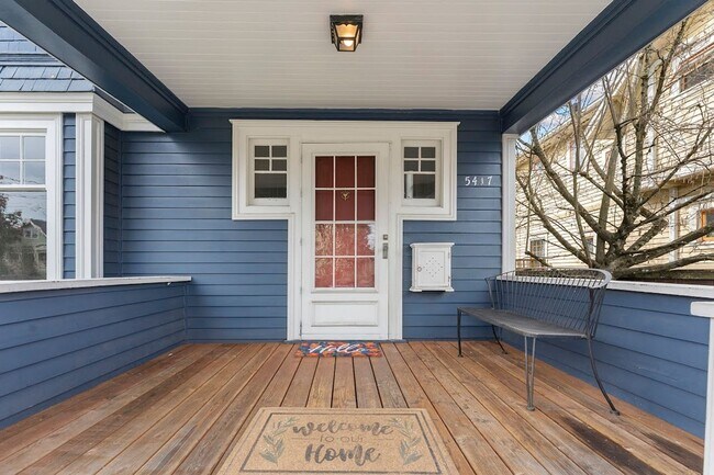 Building Photo - Stunning Craftsmen Beauty 3/1.5  bath 2000 sf! -ALBERTA/CONCORDIA