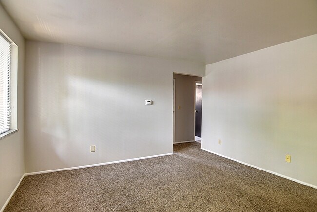 Building Photo - 4962 Leeper St