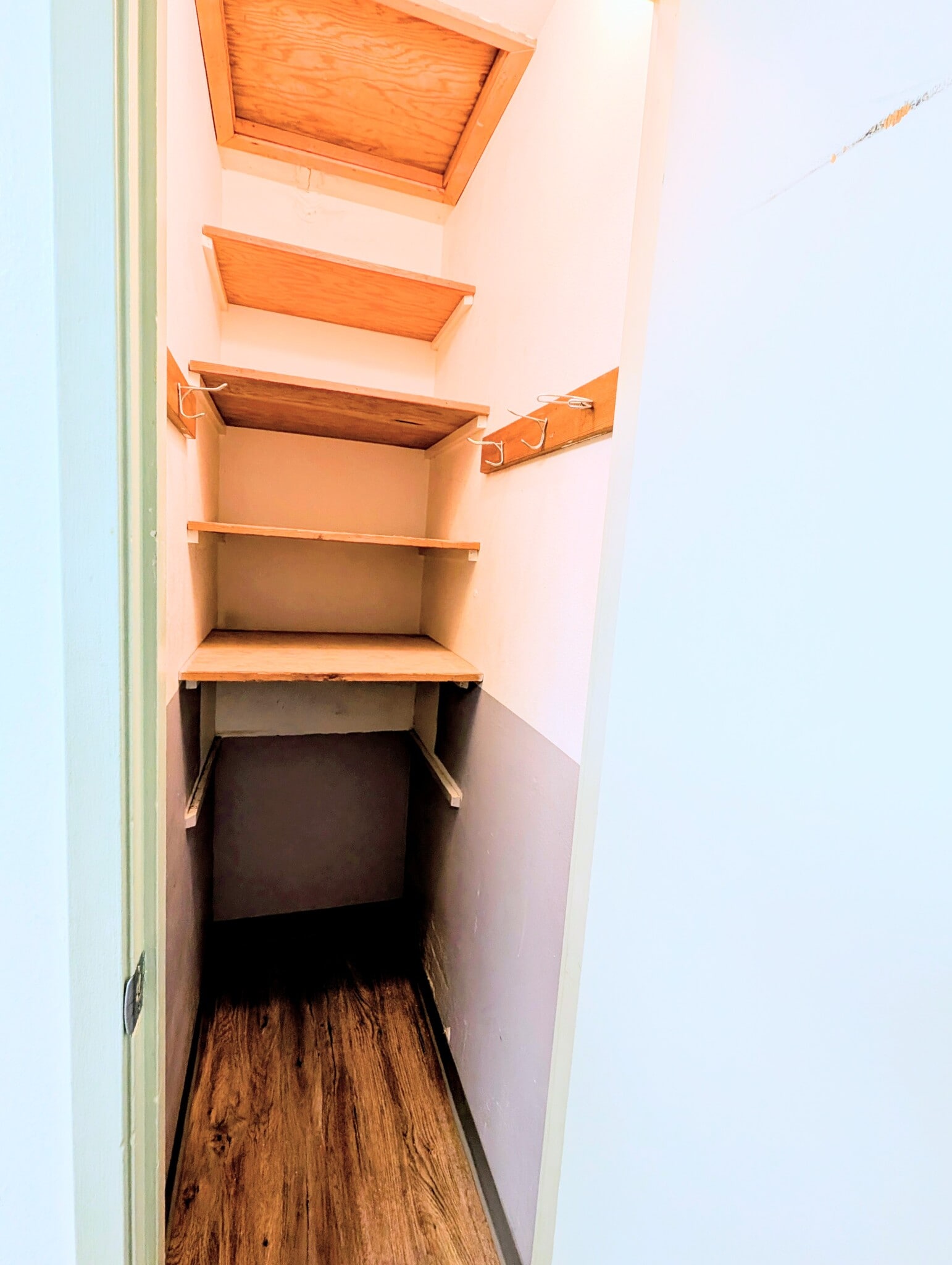 lage pantry - 2575 Yew Street Rd