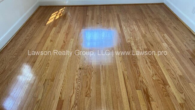 Building Photo - Lovely 4 Bedroom 3 Bath Home in South Roanoke
