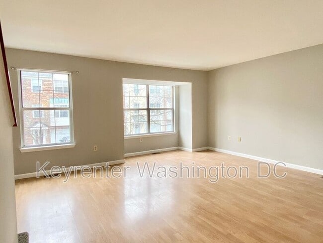 Building Photo - 18231 Fox Chase Cir