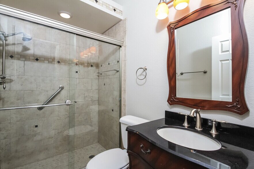 Building Photo - 825 Waterside Ln