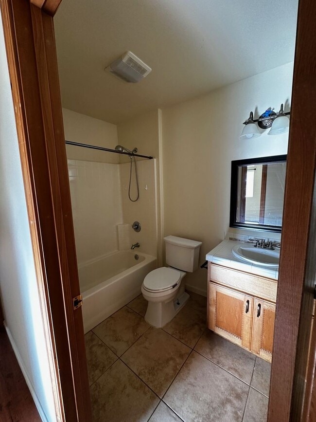 Building Photo - 15-1300 Railroad Ave. Keaau, HI 96749