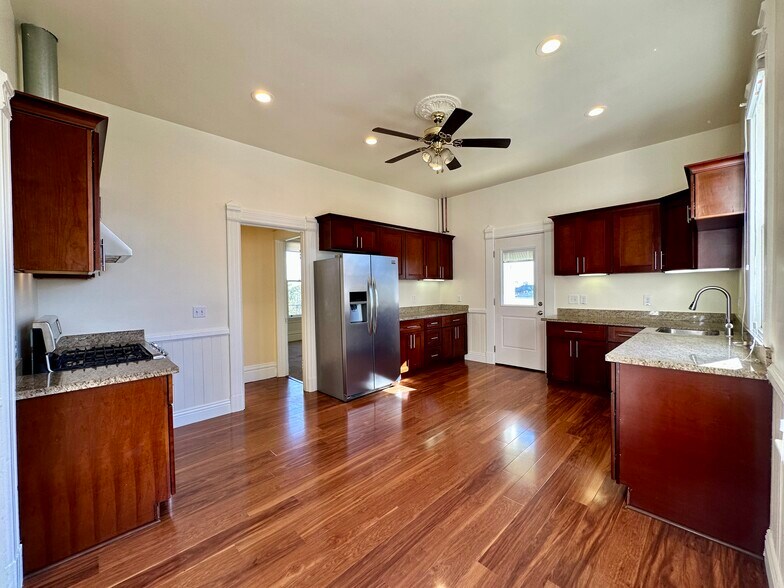 Building Photo - 817 Foothill Blvd