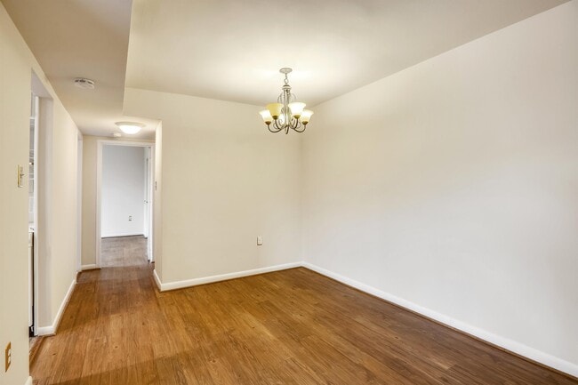 Building Photo - 7611 Maple Ave