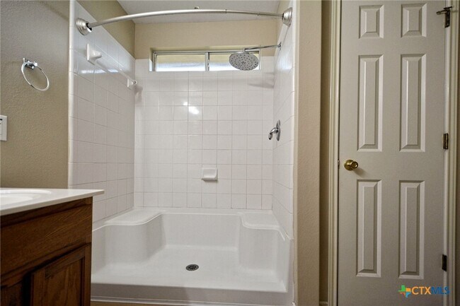 Building Photo - 2489 Medina Dr