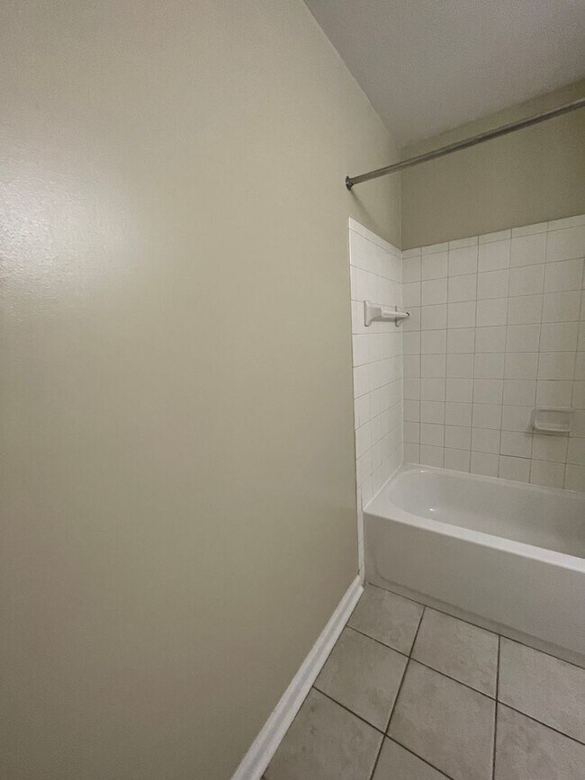 Building Photo - 15-1512 Dukes