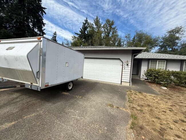 Building Photo - Puyallup 2 PLUS bedroom, 2 bath Large dupl...
