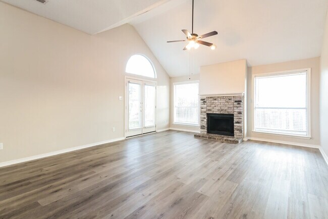 Building Photo - 138 Woodcreek Dr