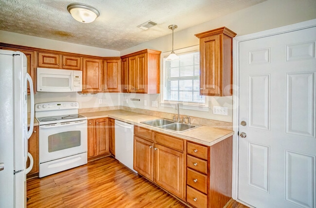 Building Photo - 1336 Cameron Ct