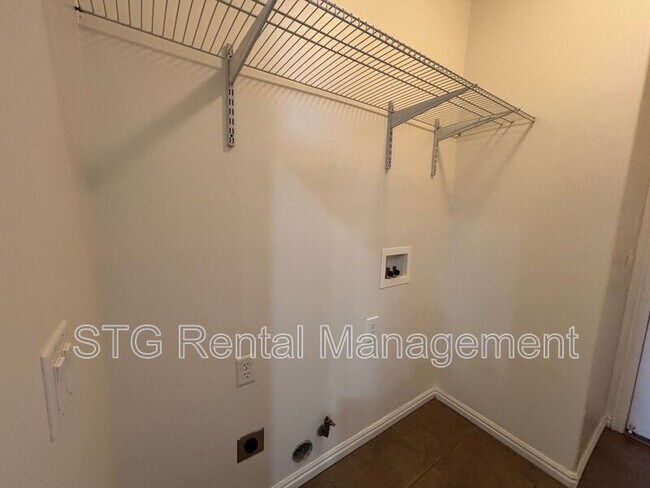 Building Photo - 3753 E Canyon Crest Ave