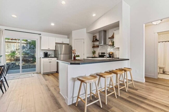 Building Photo - 44 S Sugar Ave