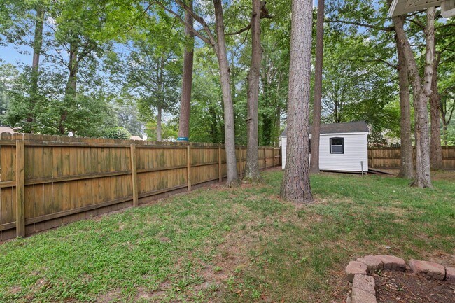 Building Photo - Your Dream Home Awaits!