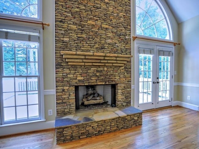 Building Photo - 515 Mellbrook Ln