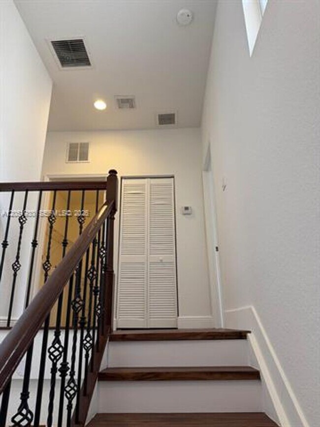 Building Photo - 14958 SW 41st Ln
