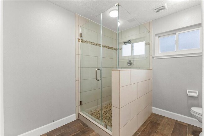 Building Photo - 3319 Meadowcreek Dr