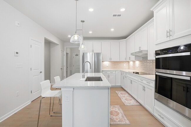 Building Photo - 4 Winslow Ln