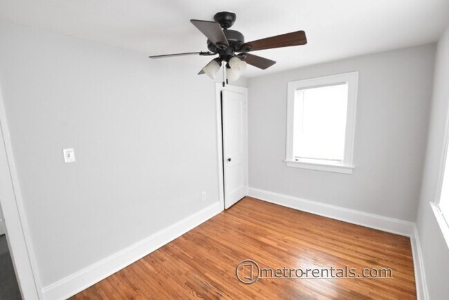 Building Photo - 333-335-335 E Duncan St