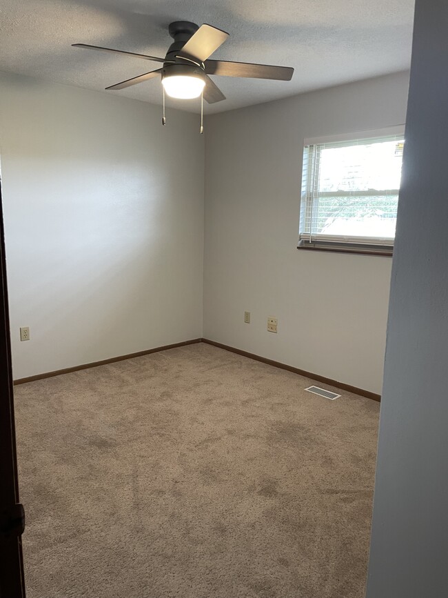 2nd bedroom - 409 N 9th St