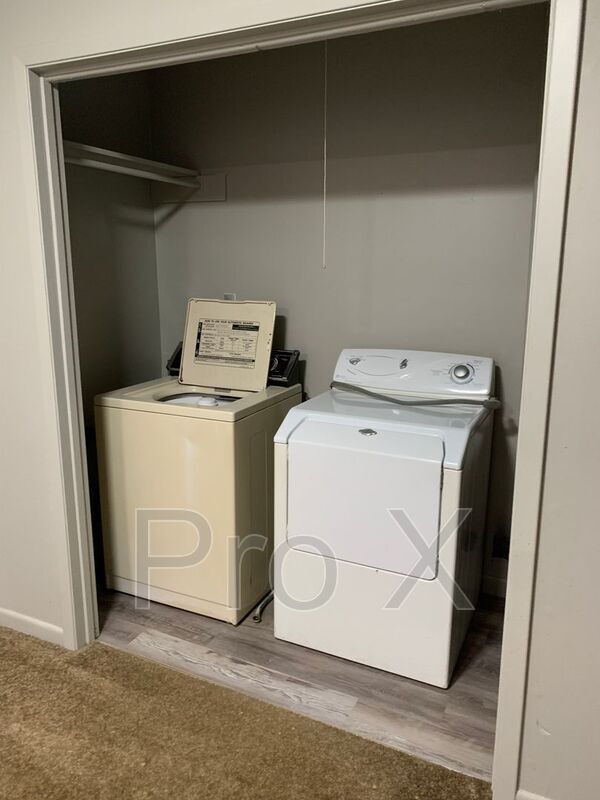 Building Photo - 2037 S River St