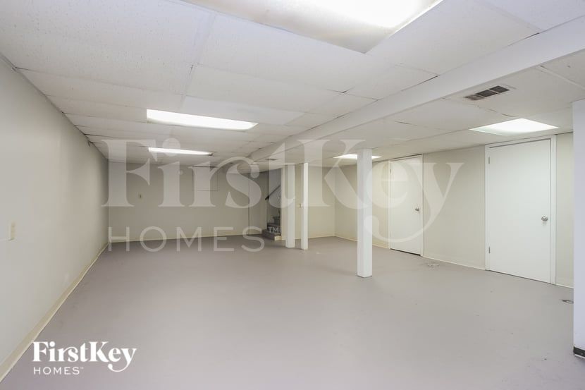 Building Photo - 6045 N Alton Ave
