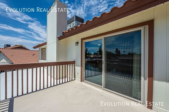 Building Photo - 2033 S Paseo Loma