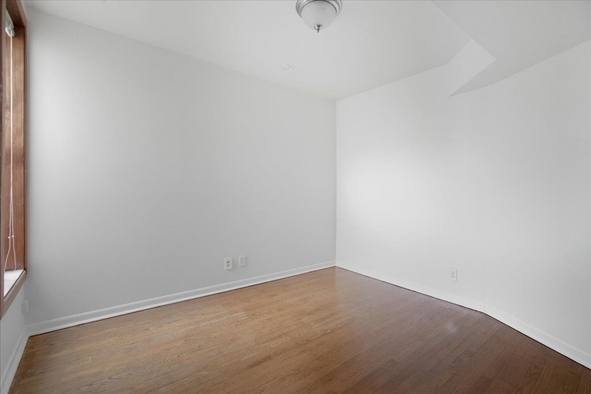 Building Photo - 3558 W Cortland St