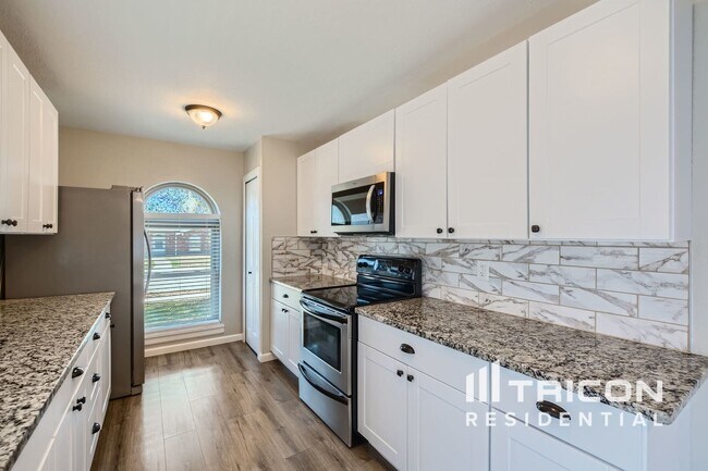 Building Photo - 8813 Willowbrook Dr